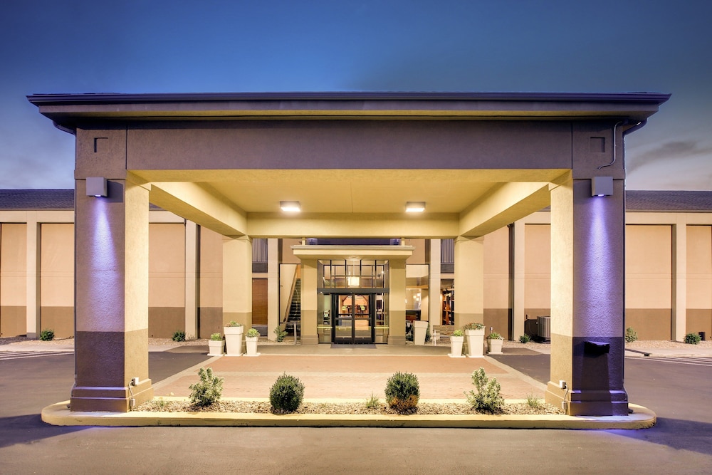 holiday inn express marshfield by ihg