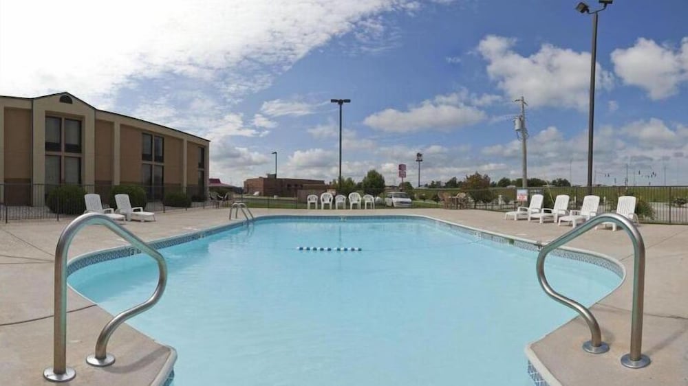 holiday inn express marshfield by ihg