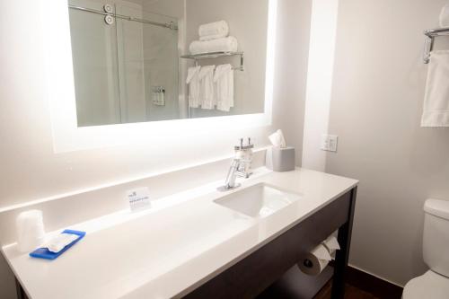 holiday inn express marshfield by ihg