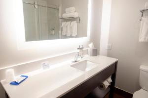 holiday inn express marshfield by ihg