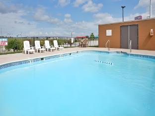 holiday inn express marshfield by ihg