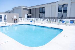 holiday inn express marshfield by ihg
