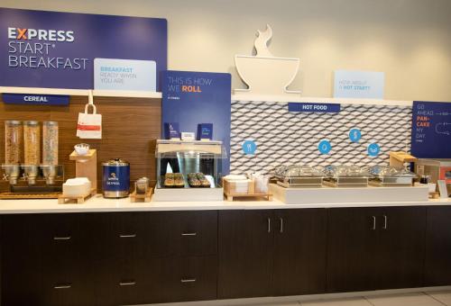 holiday inn express marshfield by ihg