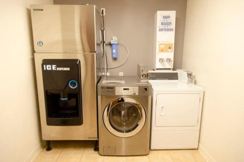 holiday inn express marshfield by ihg