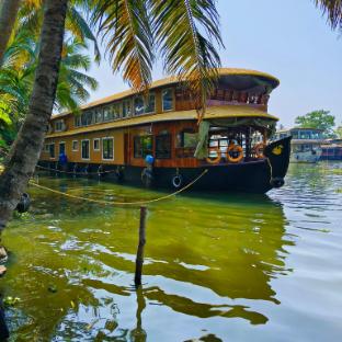 vinayak house boats