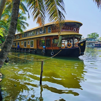 vinayak house boats