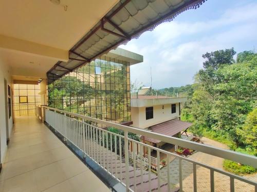 Mizzle Resort,,3 star