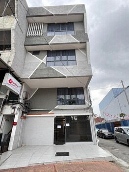 Maca Hotel By Sky Hive,,2 star