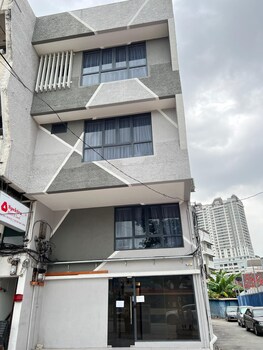 Maca Hotel By Sky Hive,,2 star