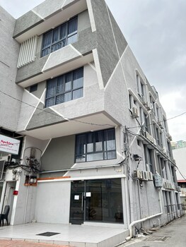 Maca Hotel By Sky Hive,,2 star