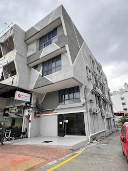 Maca Hotel By Sky Hive,,2 star