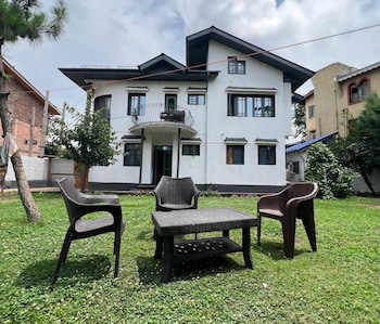 Dilan Residency Villa -5 Bedroom- Centrally Heated,,2 star