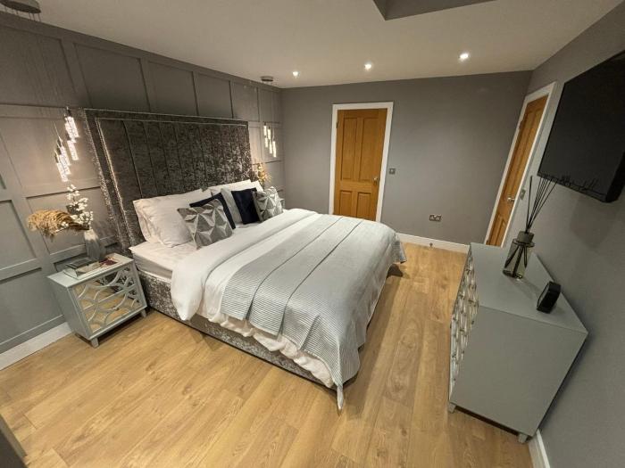 sheffield apartment sleeps4 parking hottub
