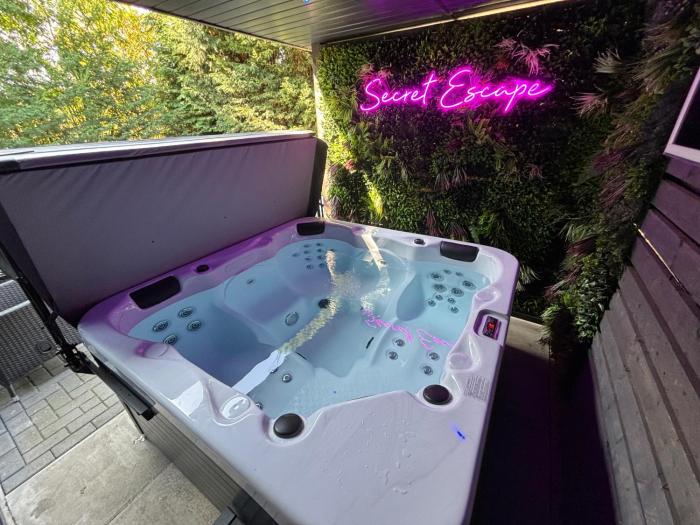 sheffield apartment sleeps4 parking hottub