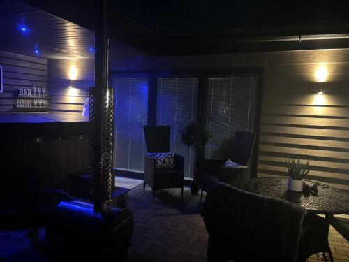 sheffield apartment sleeps4 parking hottub