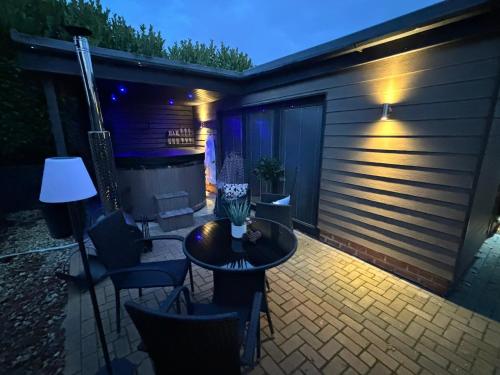 sheffield apartment sleeps4 parking hottub