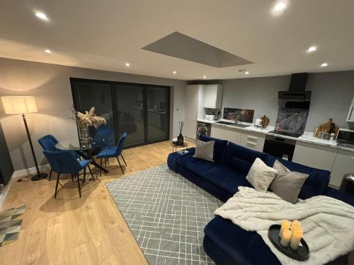 sheffield apartment sleeps4 parking hottub