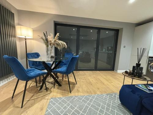 sheffield apartment sleeps4 parking hottub