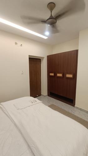 Hare Krishna Stays,,4 star