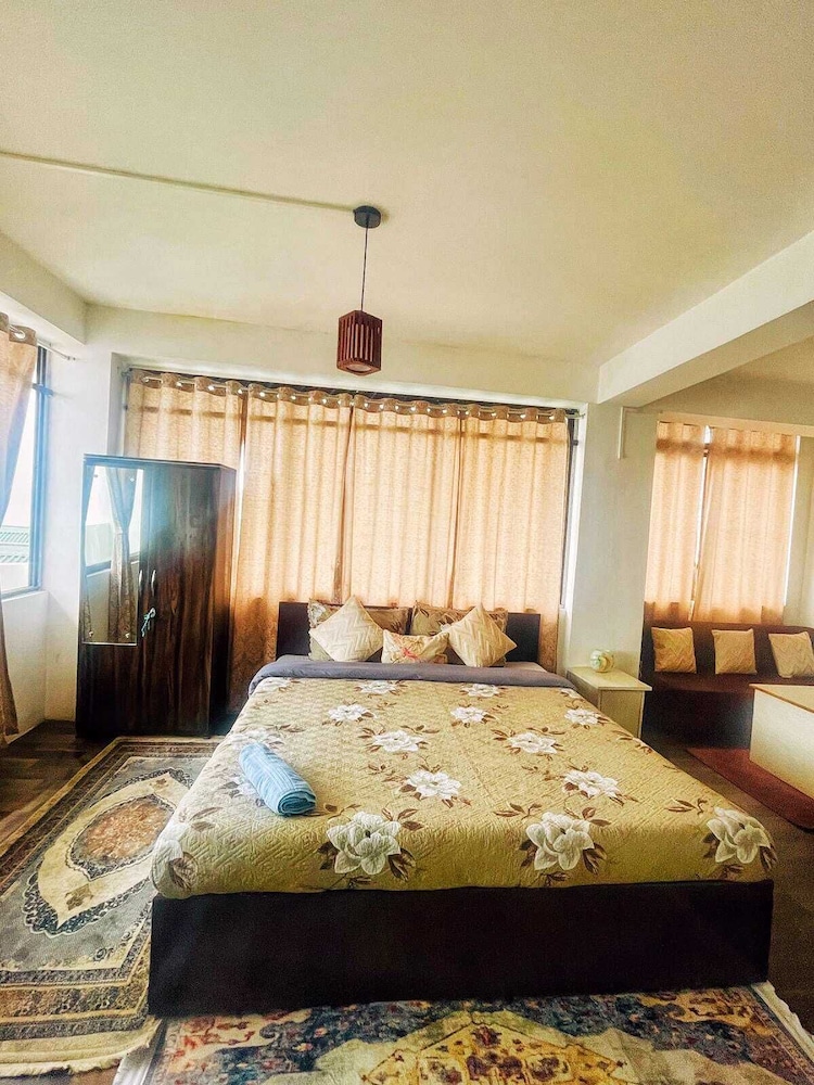 monratino the snow roost