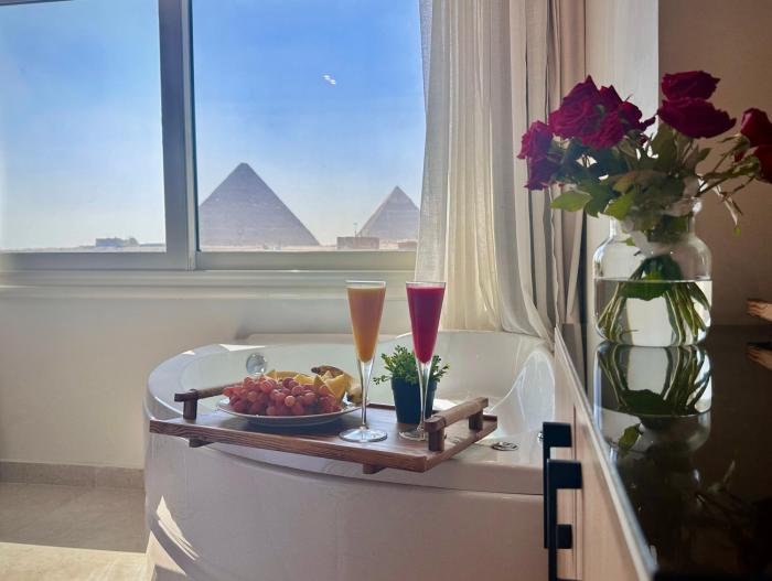 tiye pyramids hotel