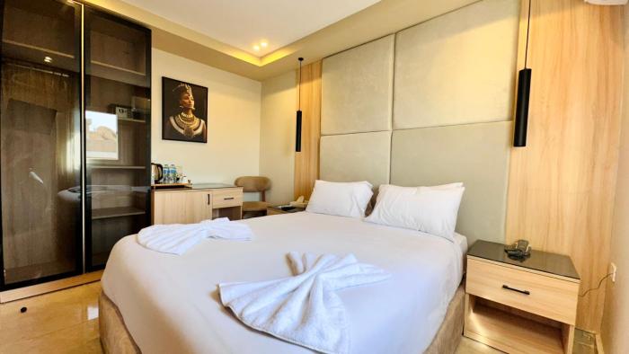 tiye pyramids hotel