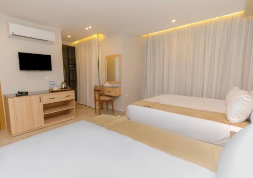 tiye pyramids hotel
