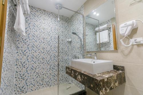 tiye pyramids hotel