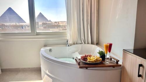 tiye pyramids hotel