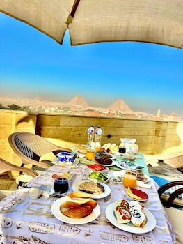 hapi pyramids hotel