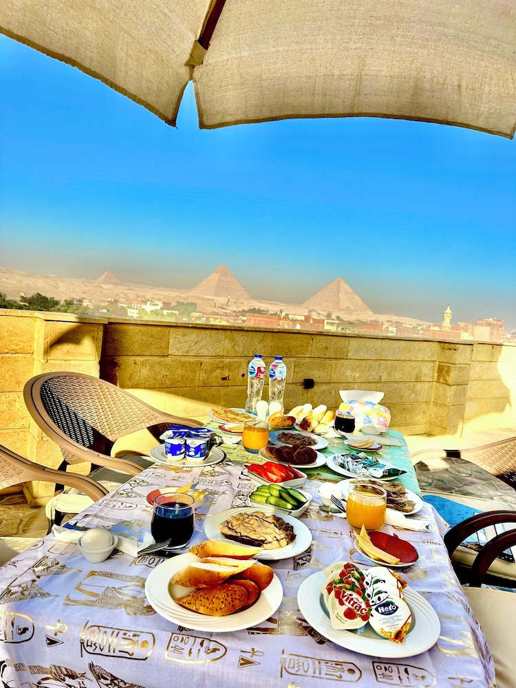 hapi pyramids hotel