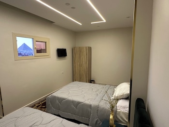 hapi pyramids hotel