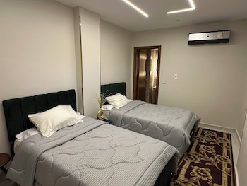 hapi pyramids hotel