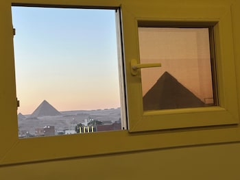 hapi pyramids hotel