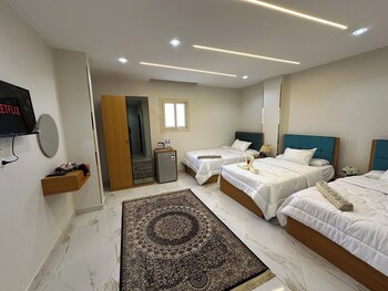 hapi pyramids hotel