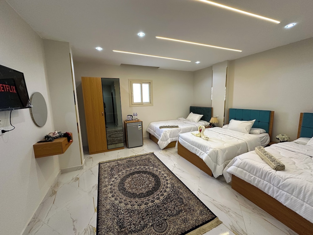 hapi pyramids hotel