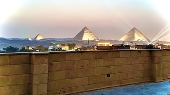 hapi pyramids hotel