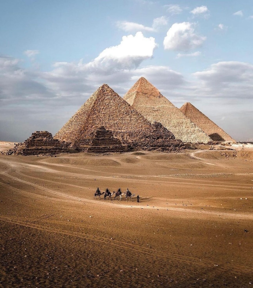 hapi pyramids hotel