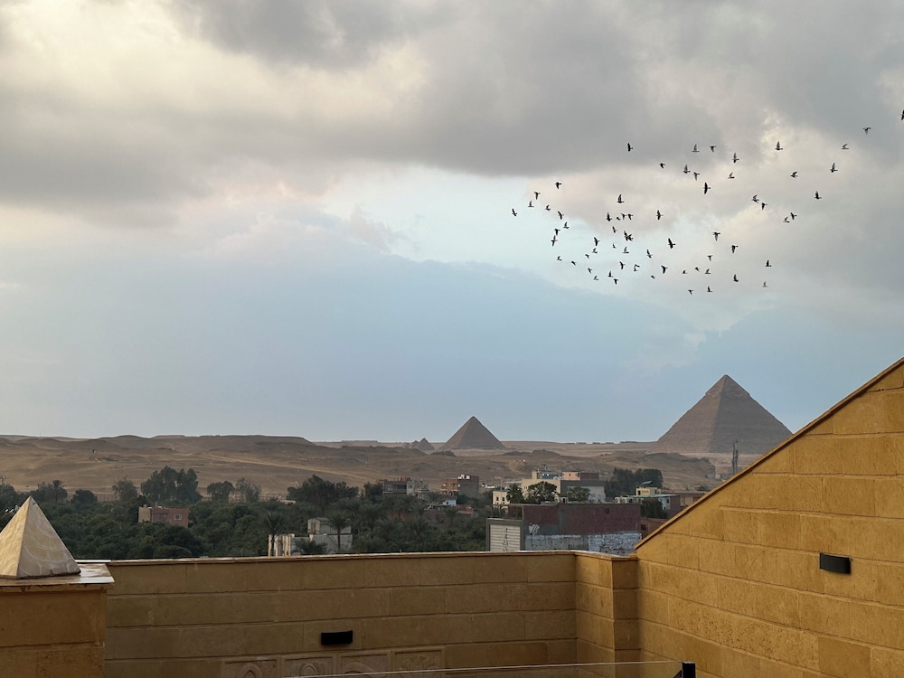 hapi pyramids hotel