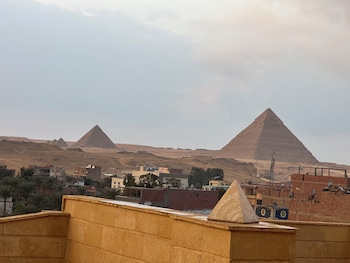 hapi pyramids hotel