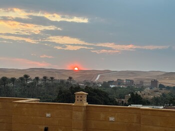 hapi pyramids hotel