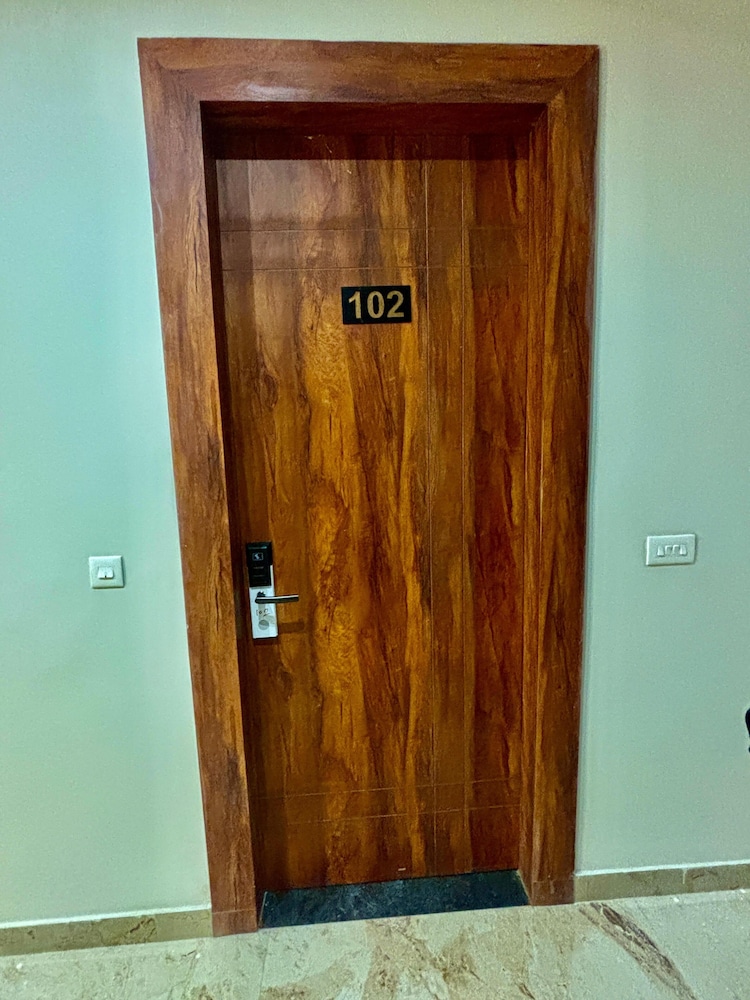 hotel majestic heights