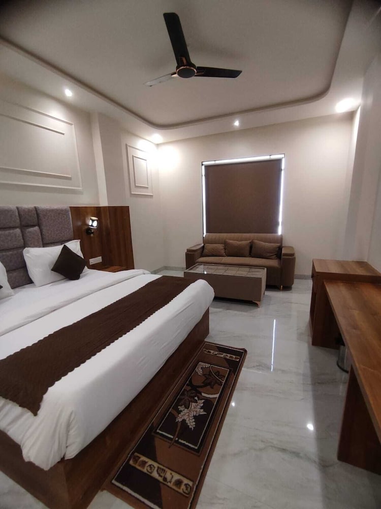 hotel majestic heights