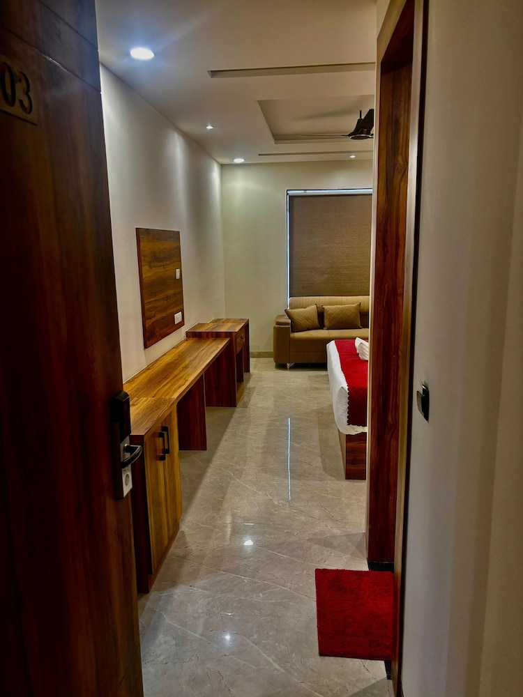 hotel majestic heights