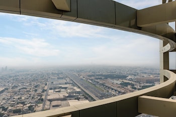 lux bnb aykon tower skyline views