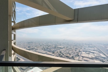 lux bnb aykon tower skyline views