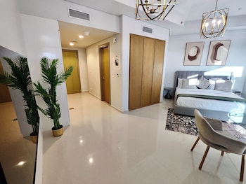 Lux Bnb Aykon Tower Skyline Views,,0 star