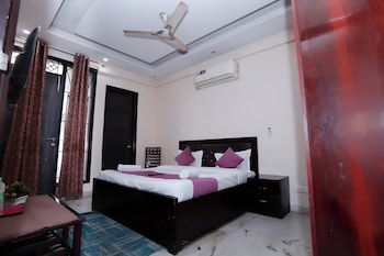 hotel noida nest 105