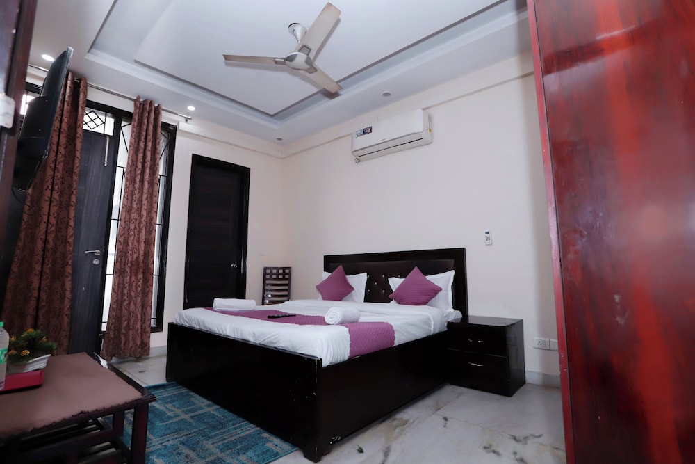 hotel noida nest 105