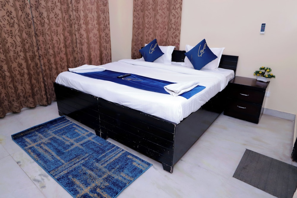hotel noida nest 105